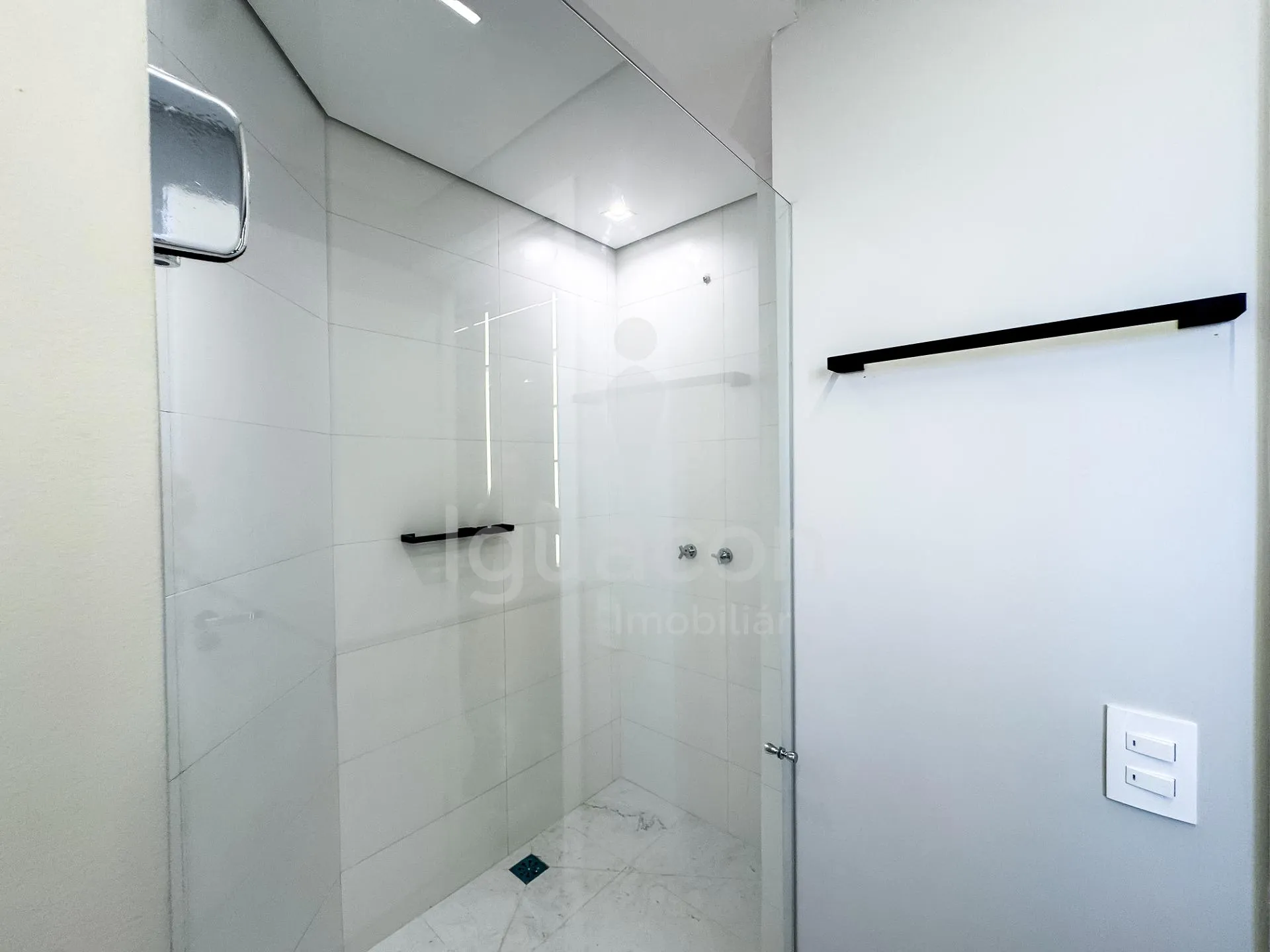 Apartamento Alto Padrão com 02 Dormitórios sendo 01 Suíte e Sacada Gourmet no Edifício Sunset 3635