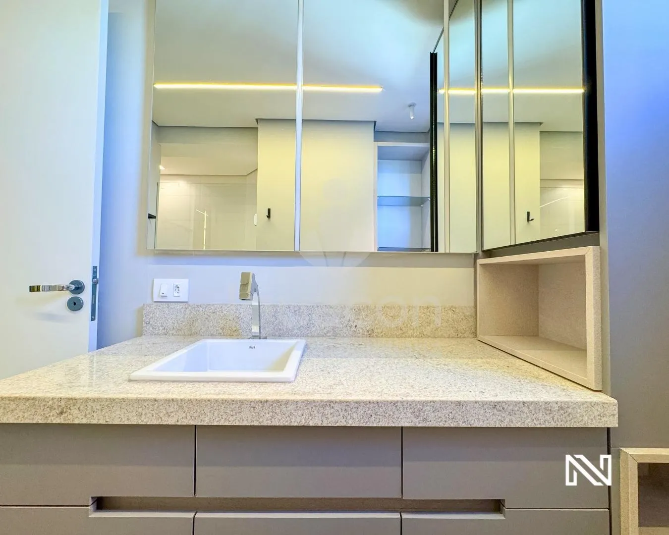 Apartamento Alto Padrão com 02 Dormitórios sendo 01 Suíte e Sacada Gourmet no Edifício Sunset 3635