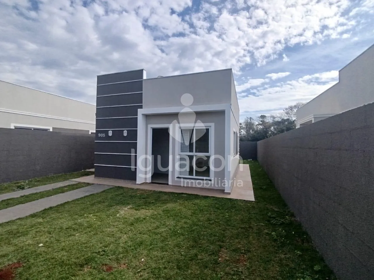 Casas com 02 Dormitórios e Quintal Privativo no Residencial Recanto do Iguaçu I