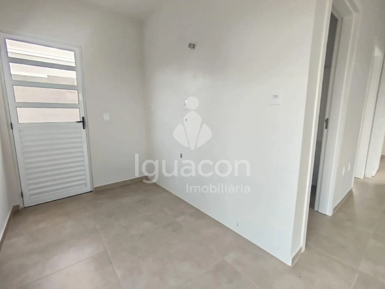 Casas com 02 Dormitórios e Quintal Privativo no Residencial Recanto do Iguaçu I