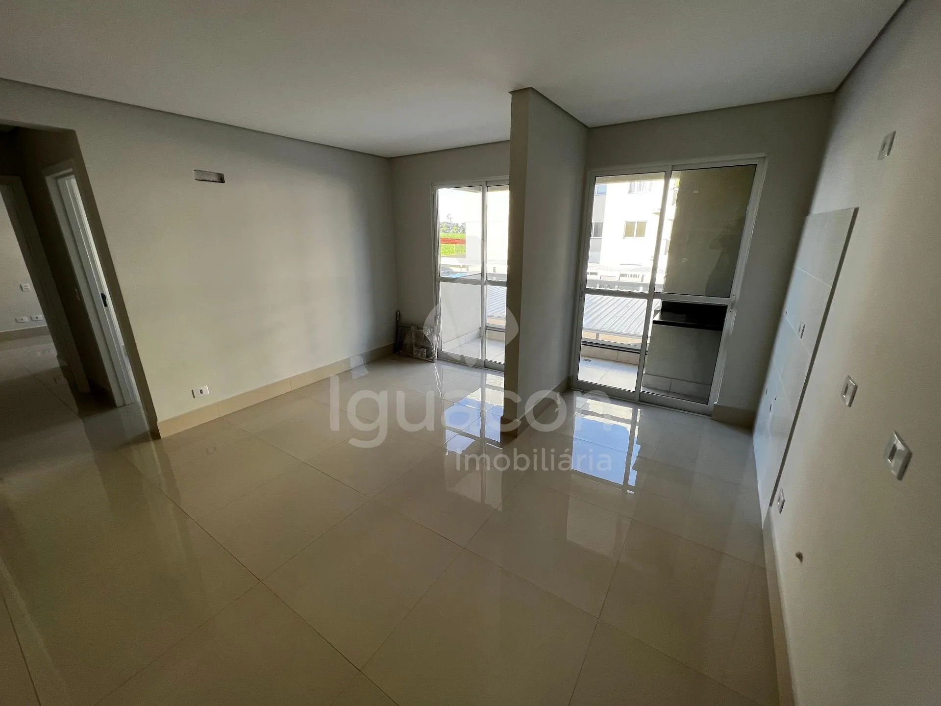 Apartamento com 02 Dormitórios sendo 01 Suíte no Residencial Tarumã