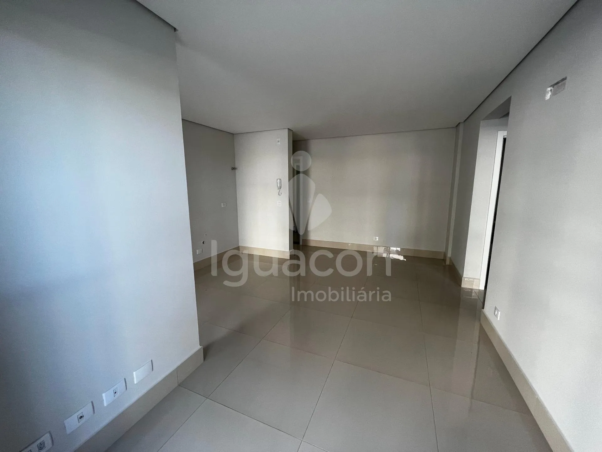 Apartamento com 02 Dormitórios sendo 01 Suíte no Residencial Tarumã