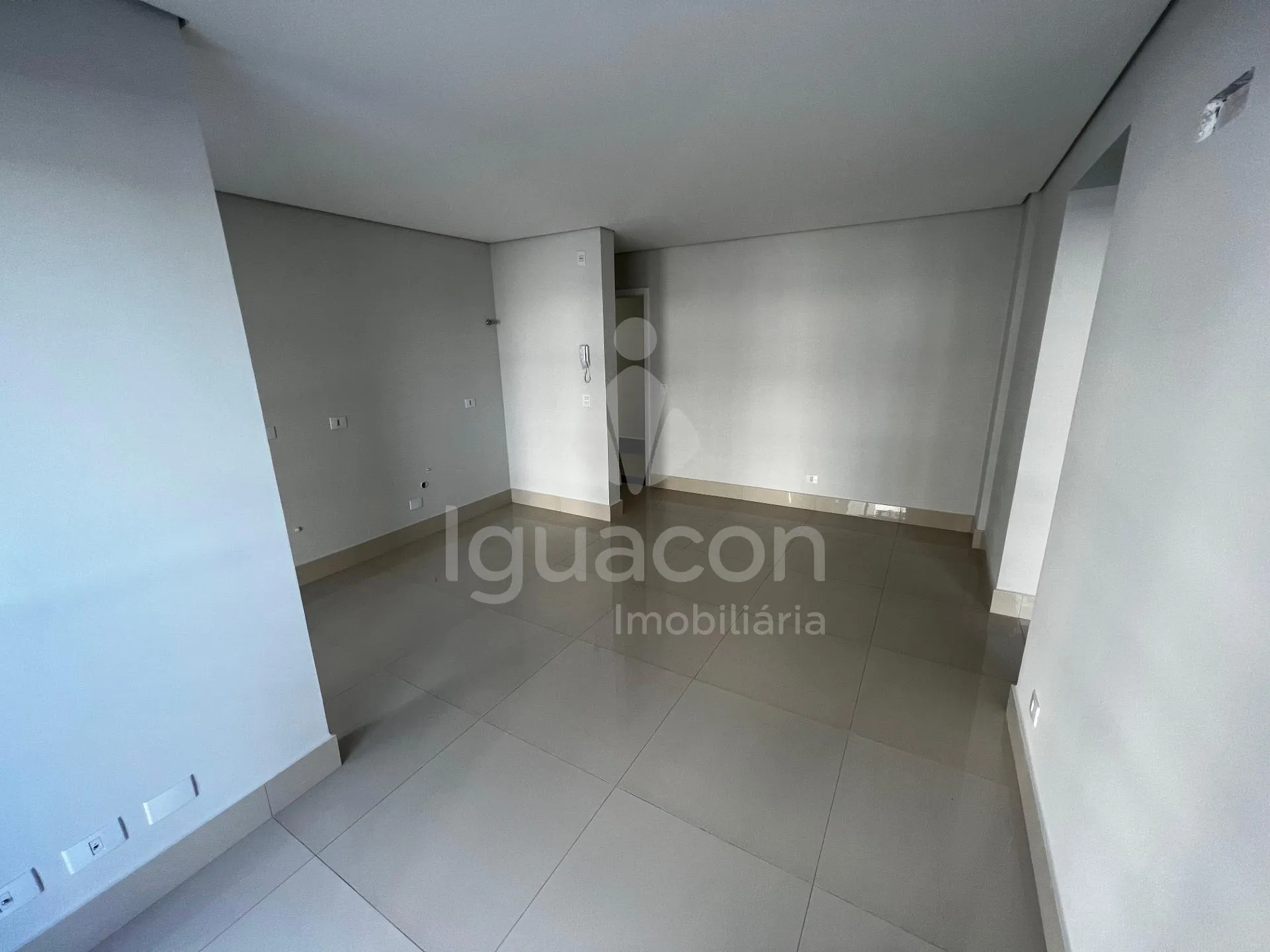 Apartamento com 02 Dormitórios sendo 01 Suíte no Residencial Tarumã