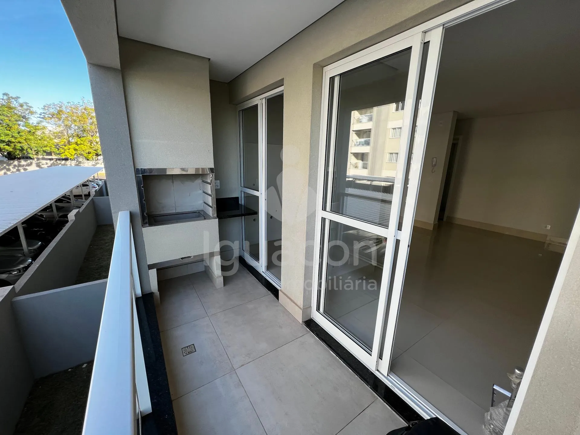 Apartamento com 02 Dormitórios sendo 01 Suíte no Residencial Tarumã