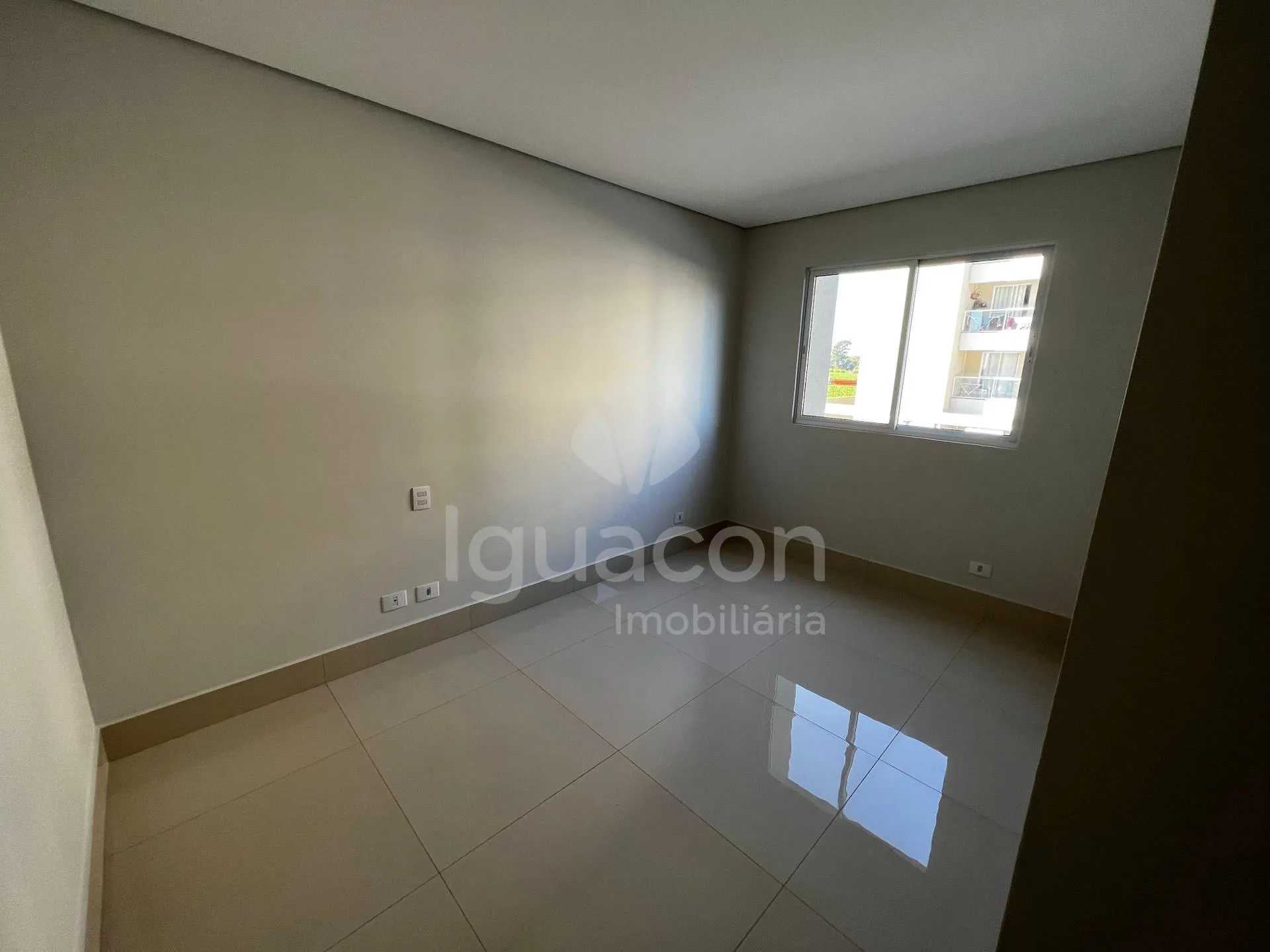 Apartamento com 02 Dormitórios sendo 01 Suíte no Residencial Tarumã