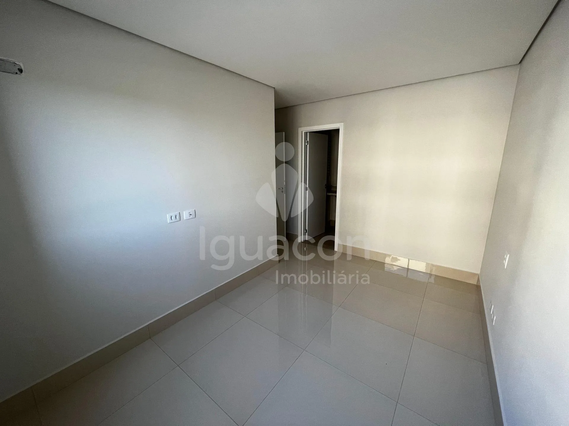 Apartamento com 02 Dormitórios sendo 01 Suíte no Residencial Tarumã