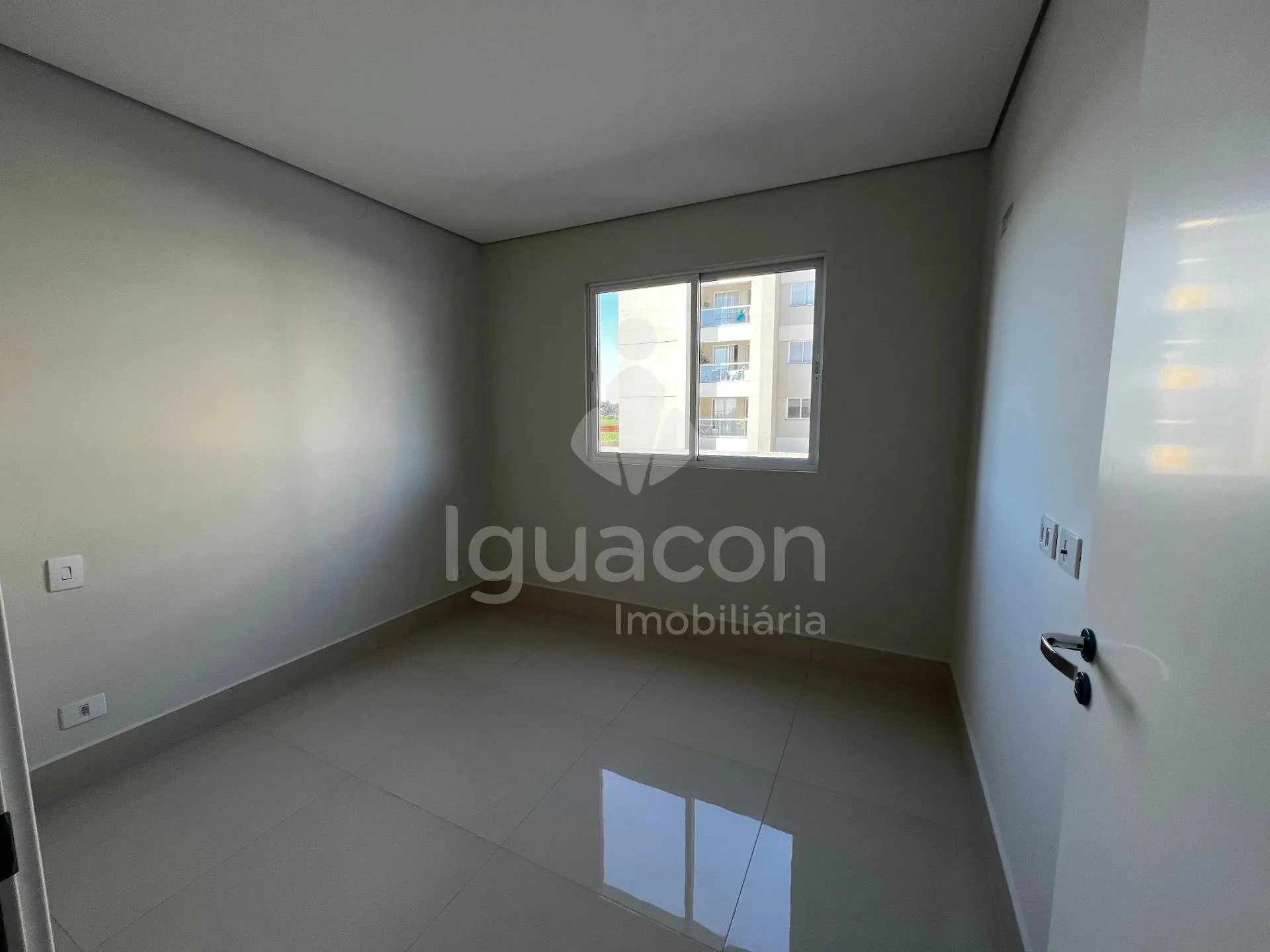 Apartamento com 02 Dormitórios sendo 01 Suíte no Residencial Tarumã