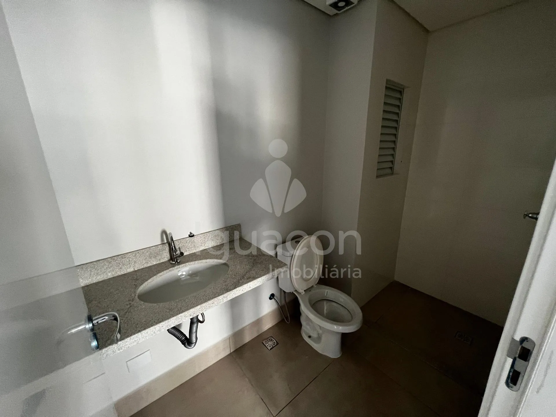 Apartamento com 02 Dormitórios sendo 01 Suíte no Residencial Tarumã
