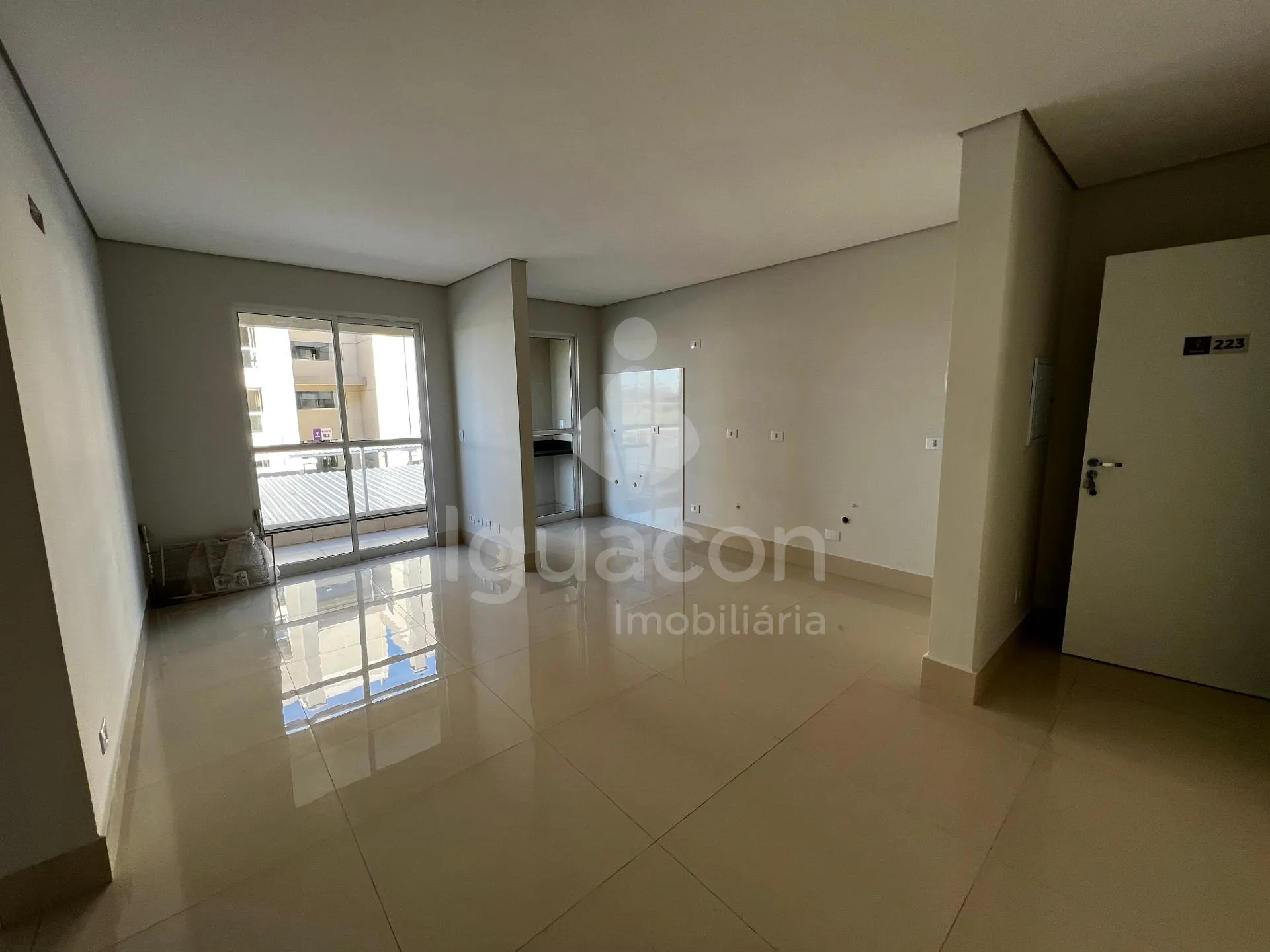 Apartamento com 02 Dormitórios sendo 01 Suíte no Residencial Tarumã