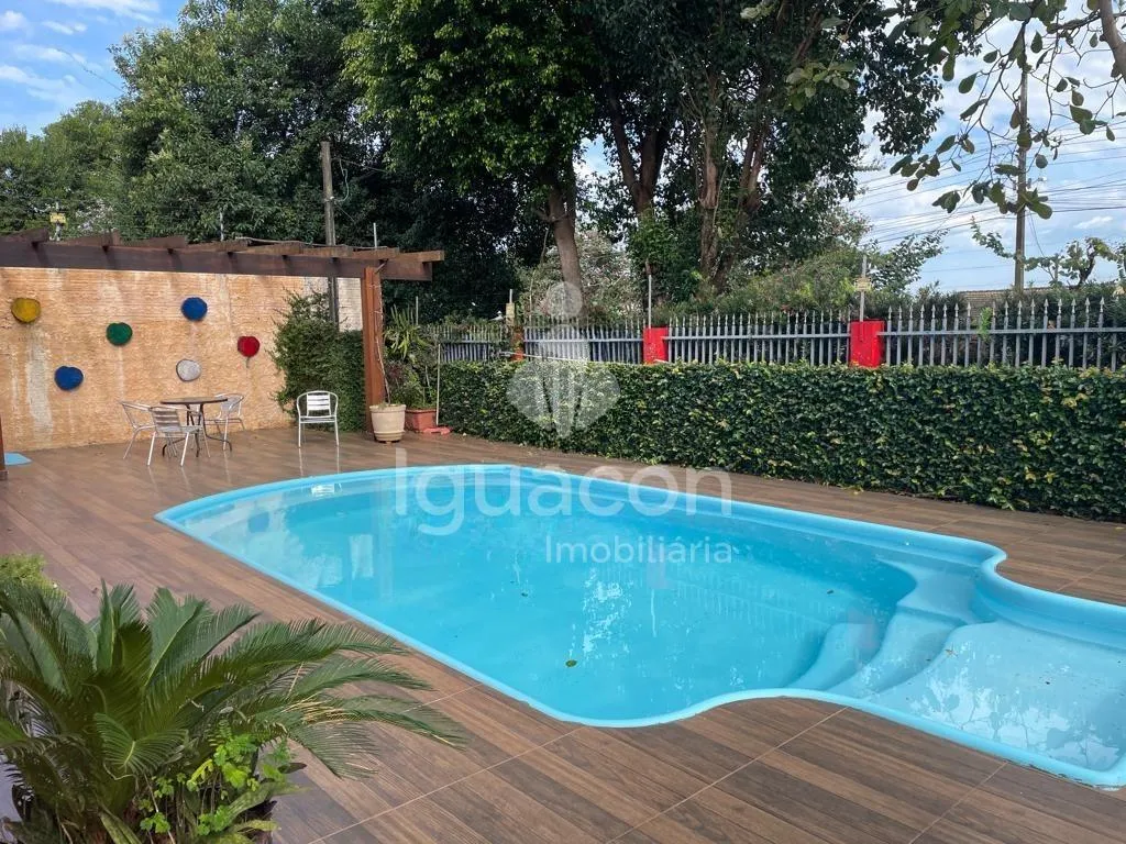 Casa com 03 Dormitórios sendo 01 Suíte e Piscina no Jardim Niterói