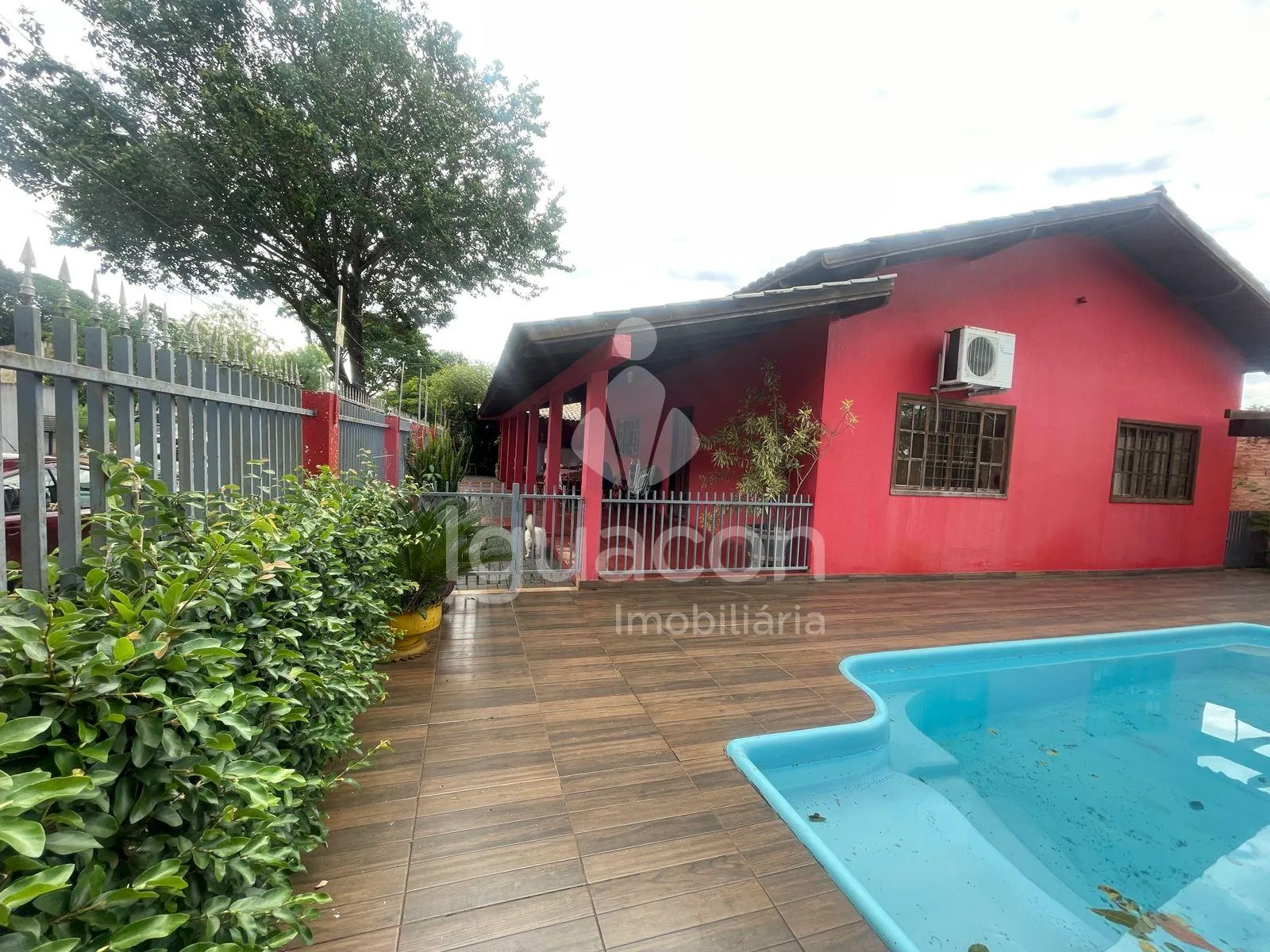 Casa com 03 Dormitórios sendo 01 Suíte e Piscina no Jardim Niterói