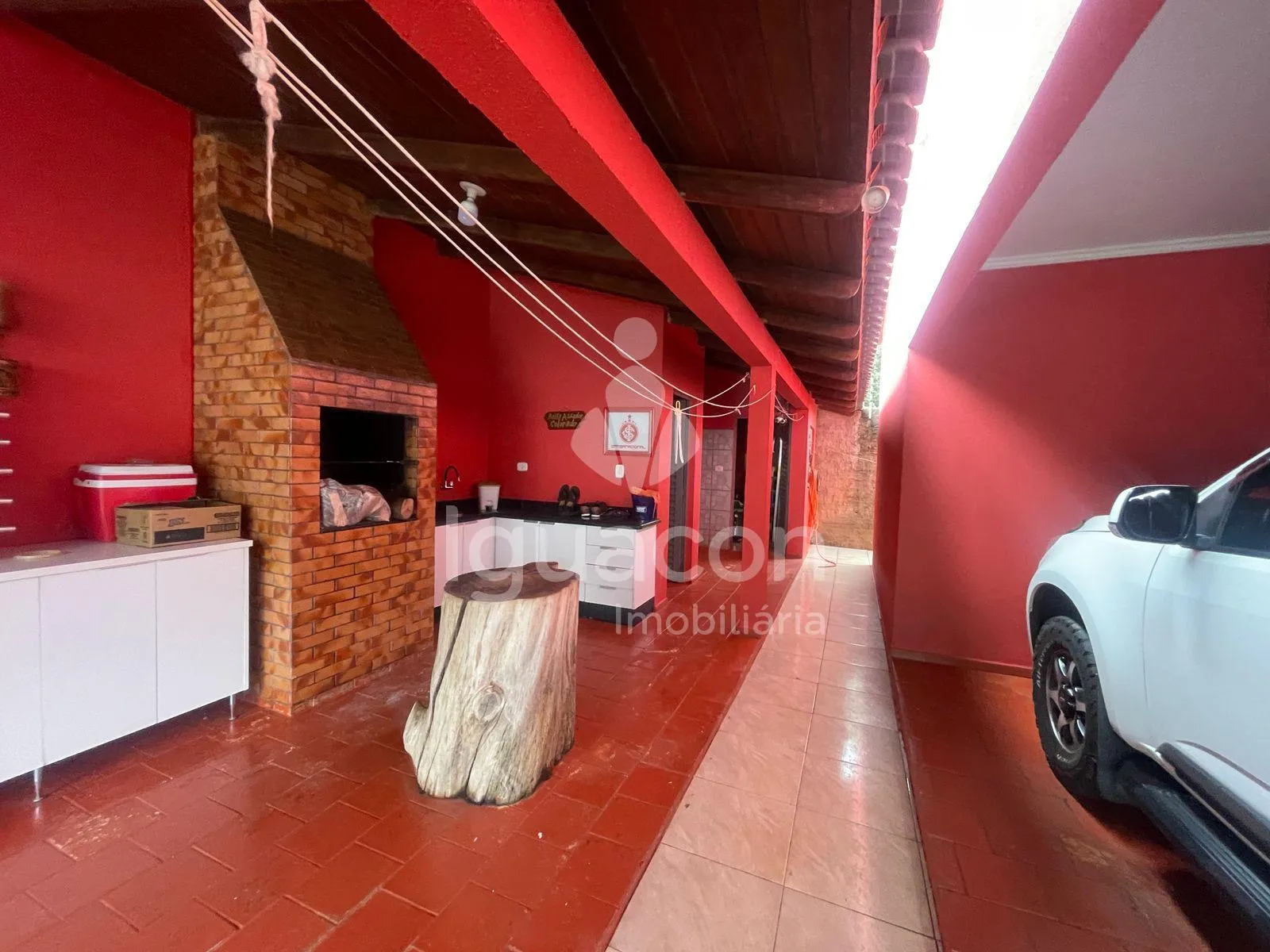 Casa com 03 Dormitórios sendo 01 Suíte e Piscina no Jardim Niterói
