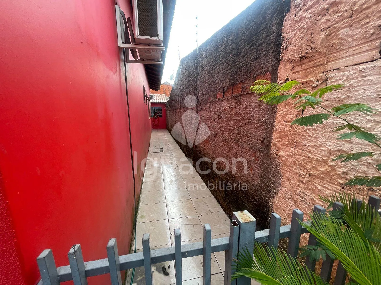Casa com 03 Dormitórios sendo 01 Suíte e Piscina no Jardim Niterói