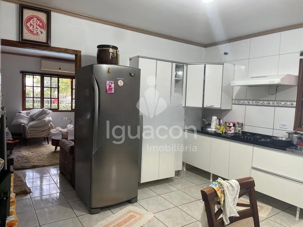 Casa com 03 Dormitórios sendo 01 Suíte e Piscina no Jardim Niterói