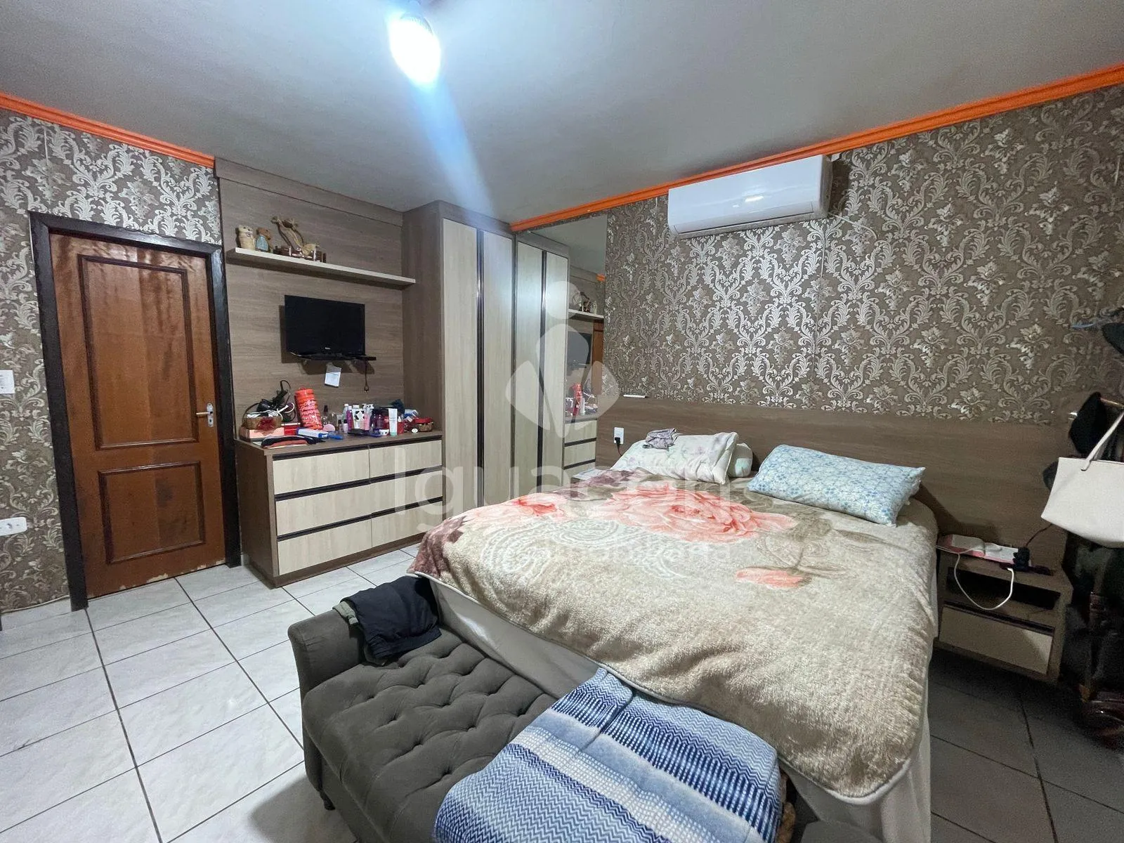Casa com 03 Dormitórios sendo 01 Suíte e Piscina no Jardim Niterói
