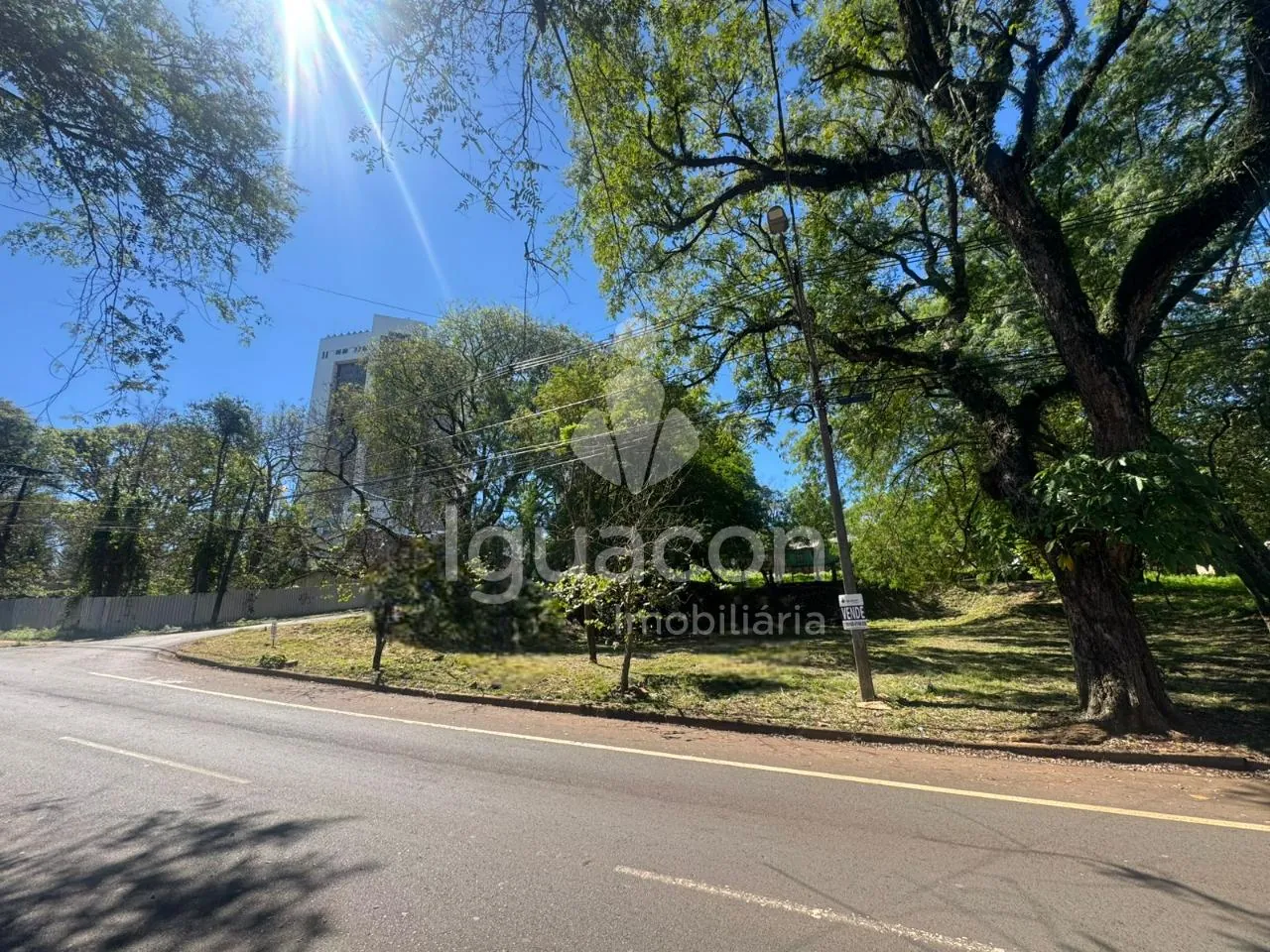 Terreno com 1000m² Rua Naipi esquina com Bartolomeu de Gusmão no centro