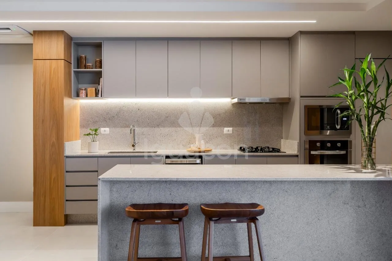 Apartamento com 03 Dormitórios sendo 01 Suíte e Sacada Gourmet no Residencial Dolce Vita no Centro