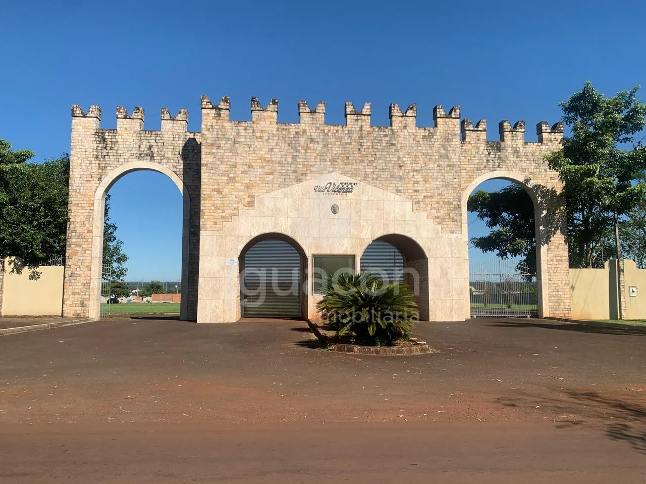 Terreno de 400,78m no Condomínio Villa Vicenza próximo a Avenida Maria Bubiak