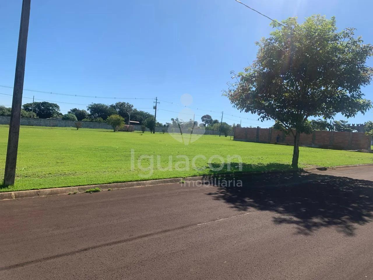 Terreno de 400,78m no Condomínio Villa Vicenza próximo a Avenida Maria Bubiak