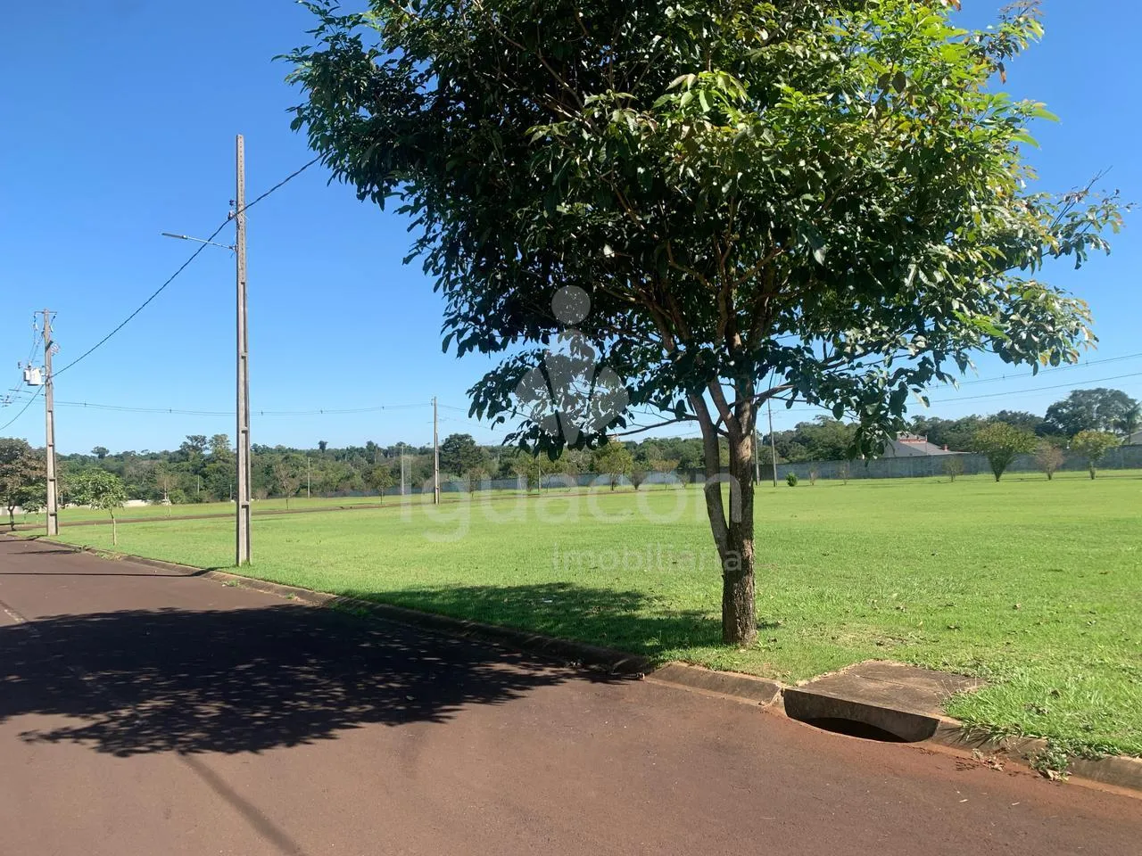 Terreno de 400,78m no Condomínio Villa Vicenza próximo a Avenida Maria Bubiak