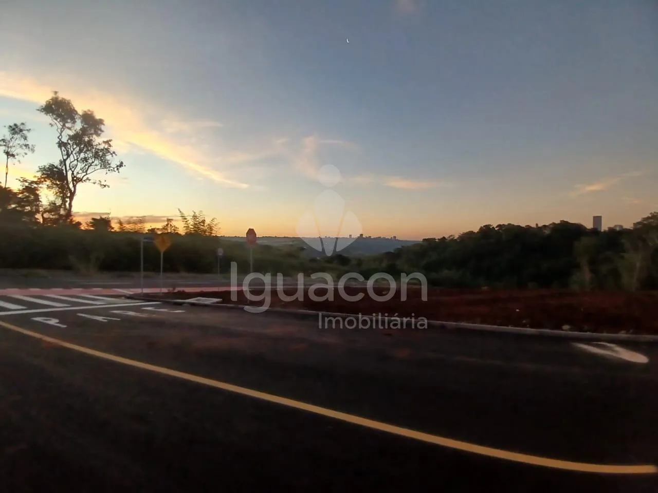 Terreno de 261,66m² no Loteamento The Falls At Iguaçu no Parque Ouro Verde próximo ao Centro