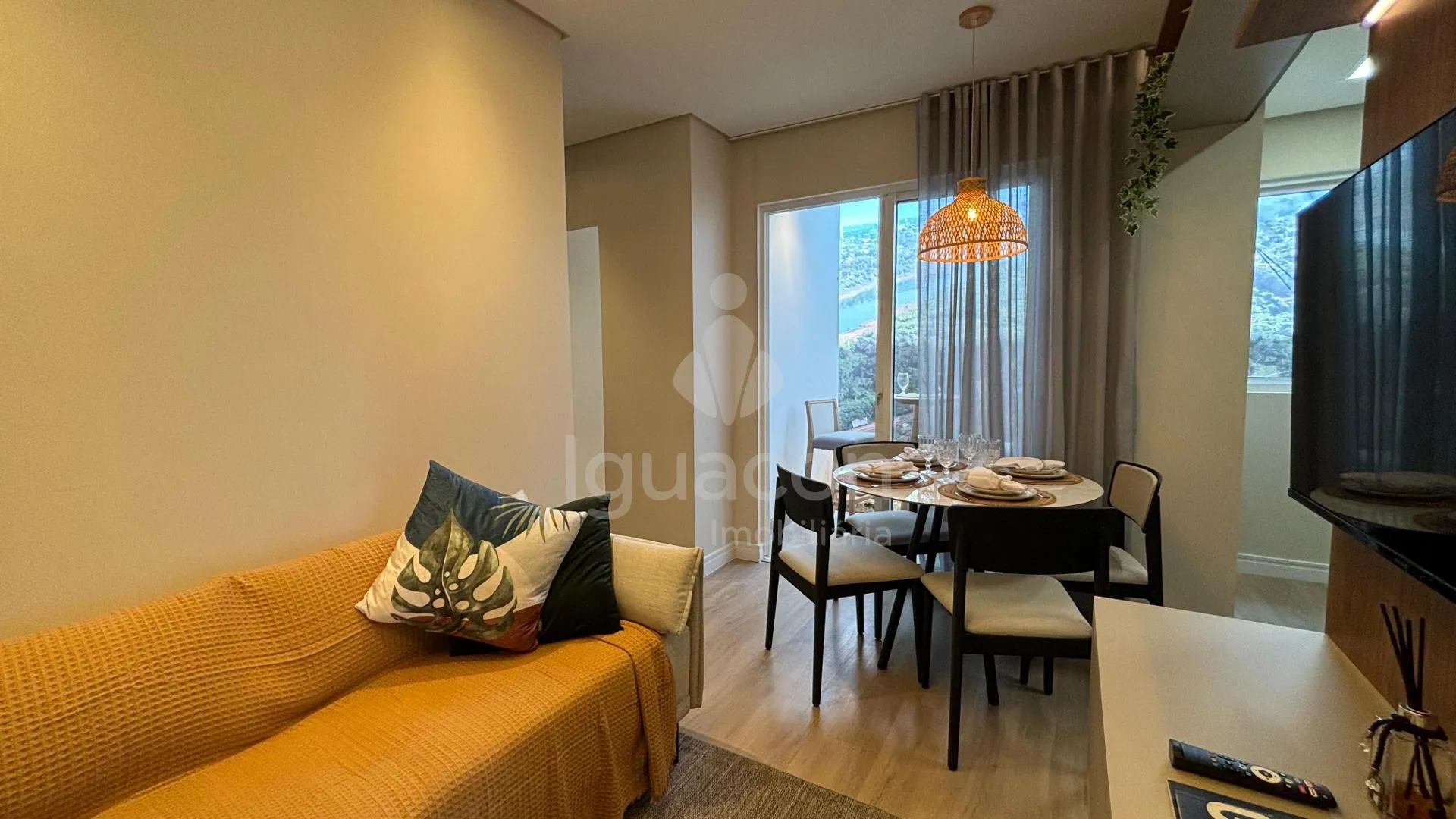 Apartamento com 02 Dormitórios ou 01 Dormitório e Suite no Residencial Sunset Club