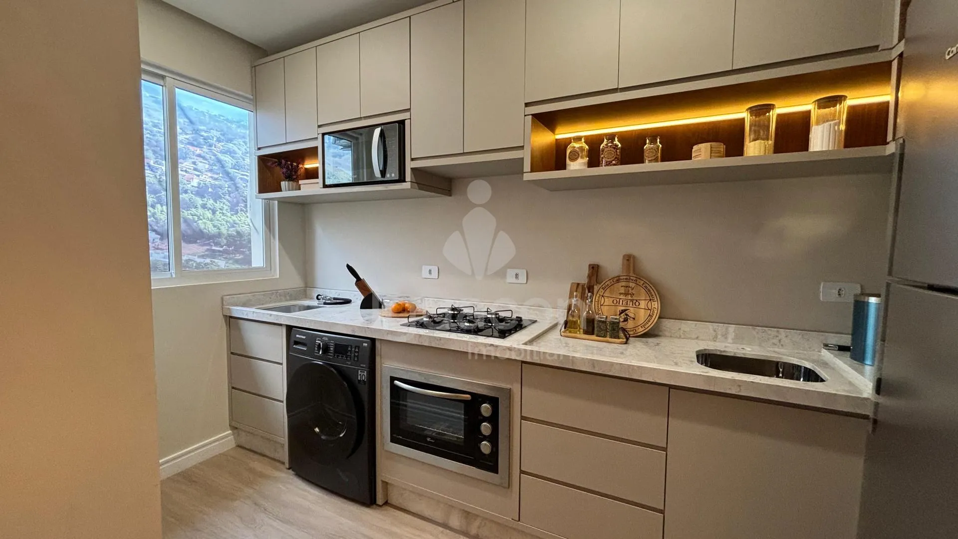 Apartamento com 02 Dormitórios ou 01 Dormitório e Suite no Residencial Sunset Club