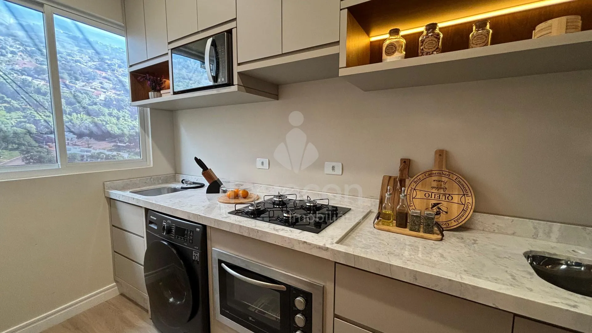 Apartamento com 02 Dormitórios ou 01 Dormitório e Suite no Residencial Sunset Club