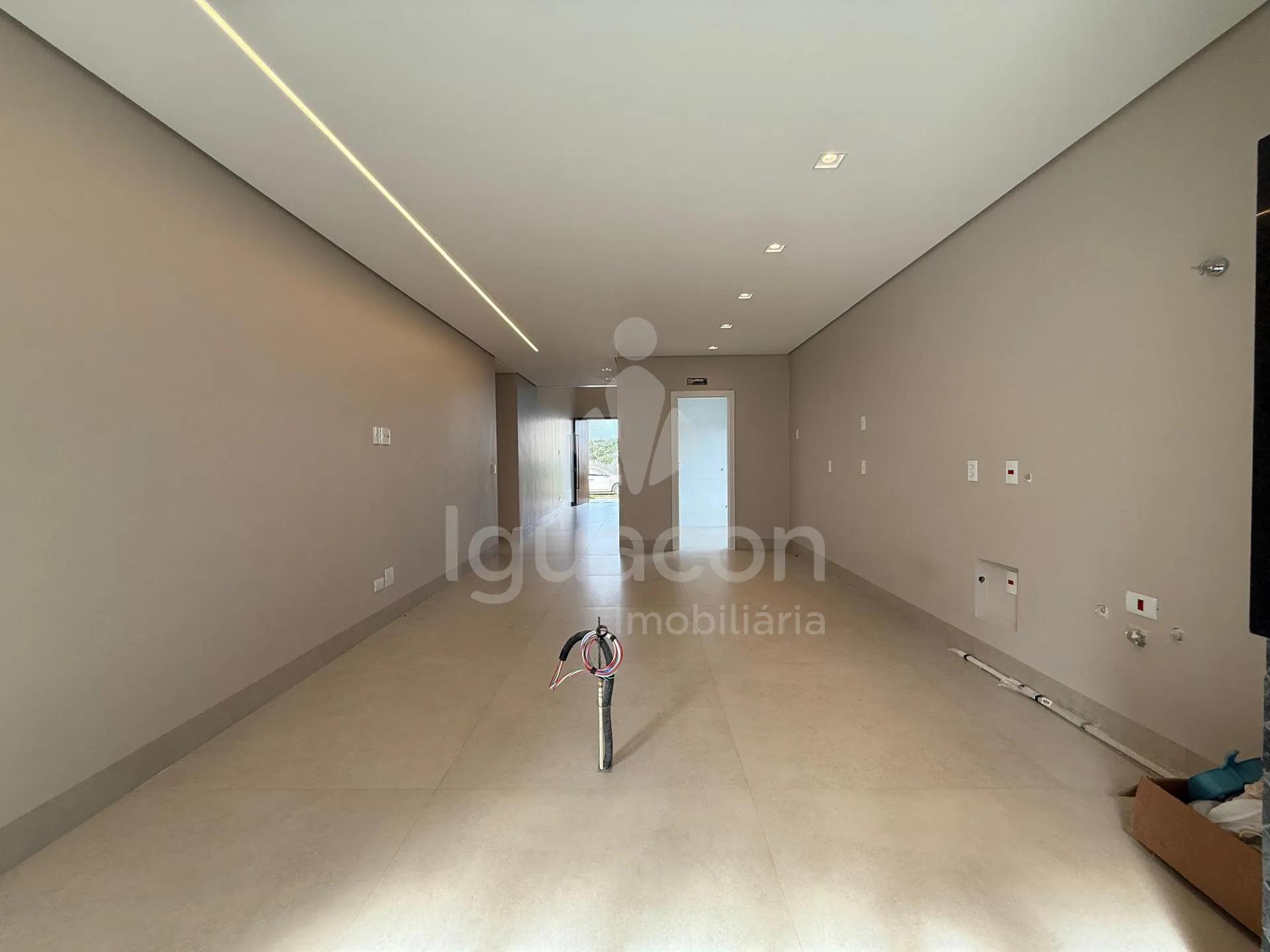 Casa com 03 Suítes e Espaço Gourmet no Condomínio Fechado Horizontal Iguaçu na Vila Carimã