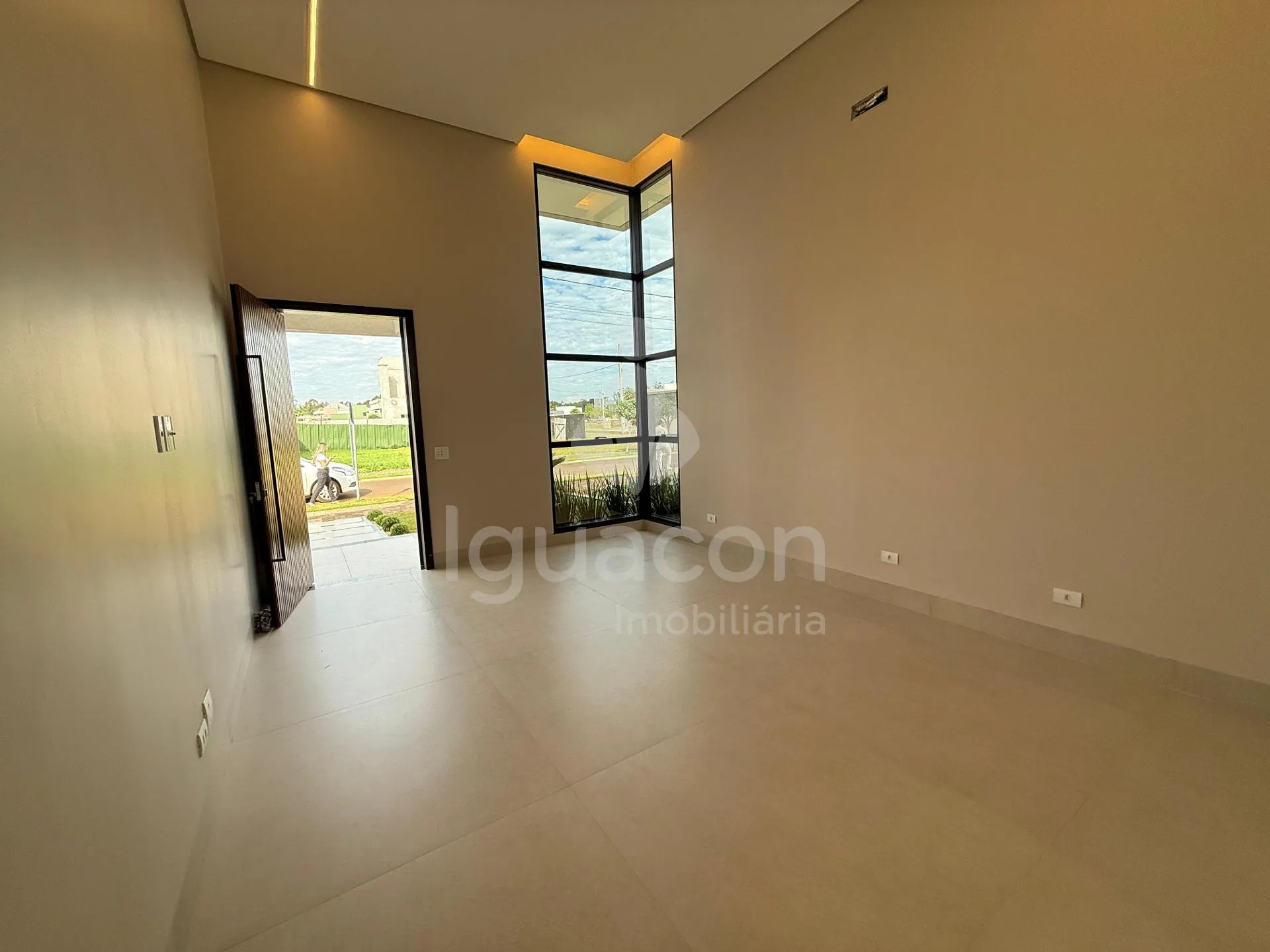 Casa com 03 Suítes e Espaço Gourmet no Condomínio Fechado Horizontal Iguaçu na Vila Carimã