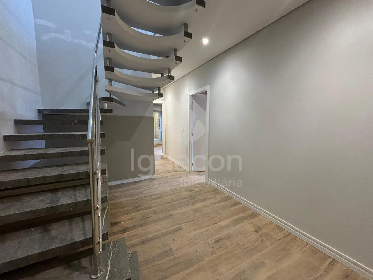 Cobertura Duplex Semi Mobiliada Alto Padrão no Residencial Liberty