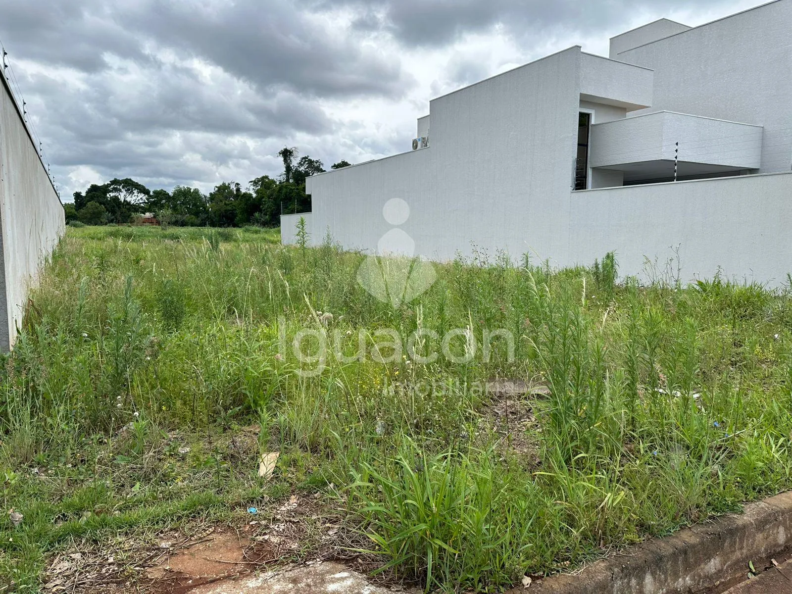 Terreno de 369,73m² no Jardim Iguaçu