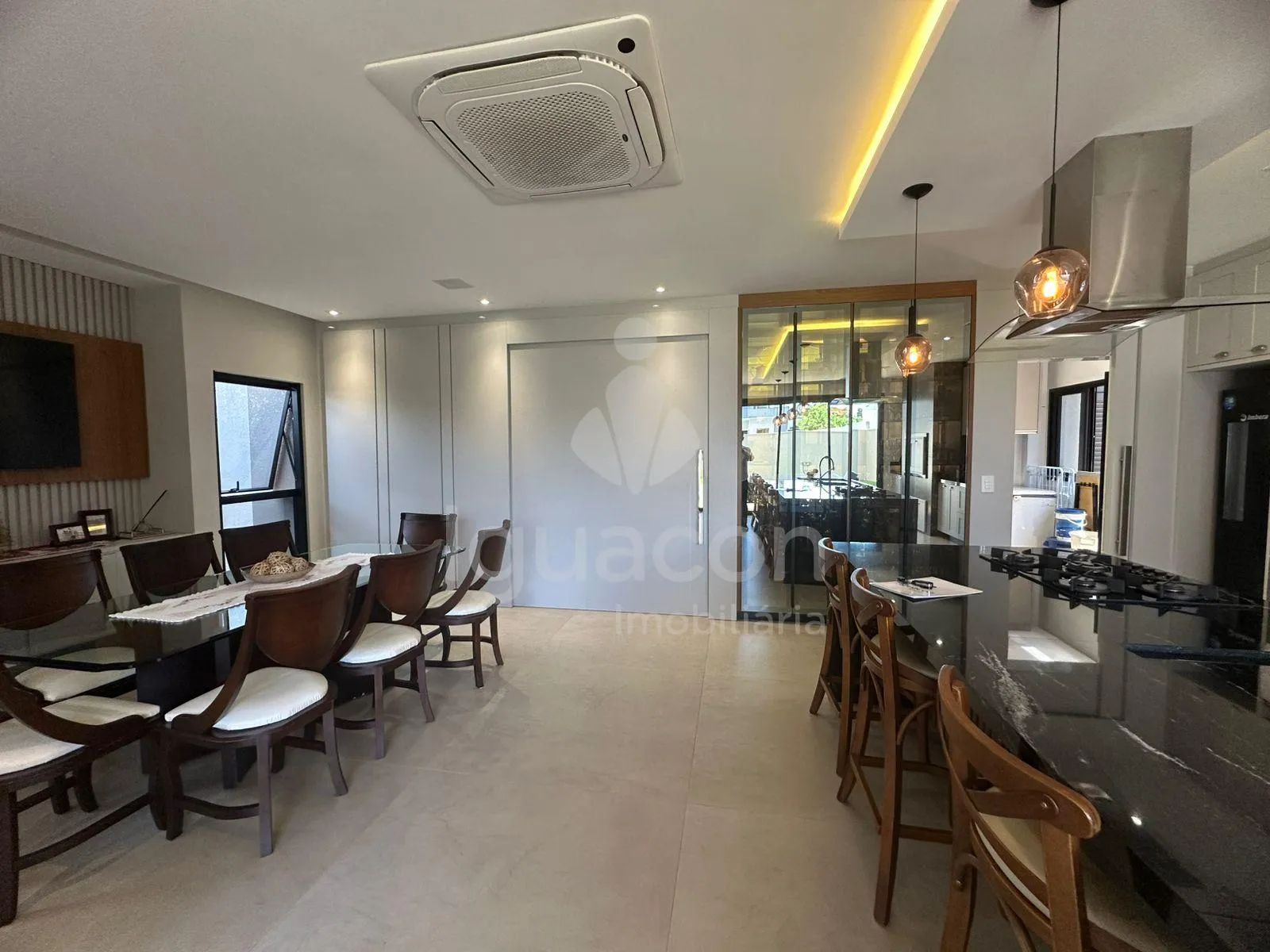 Sobrado no Condomínio Residencial Safira