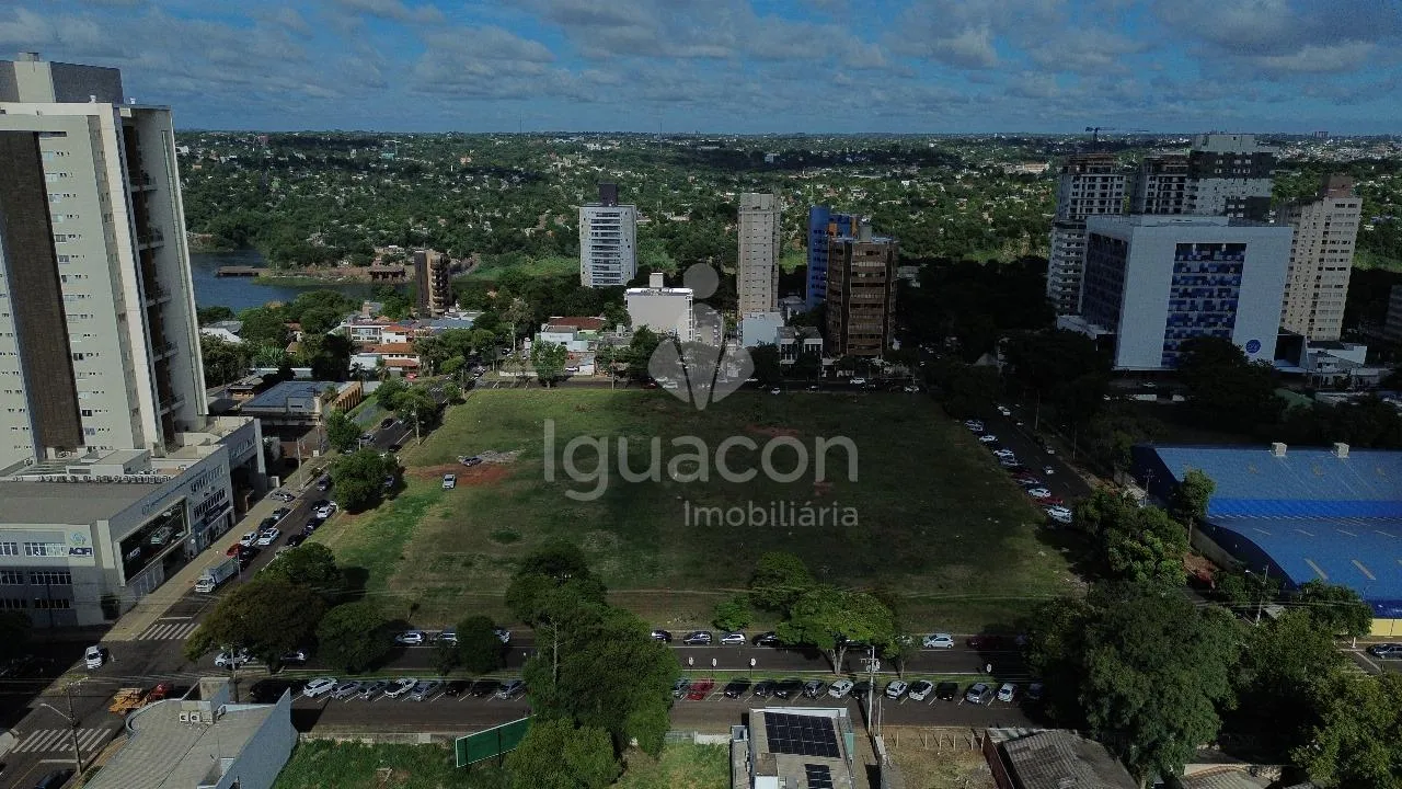 Área de Terra de 16.026m² no Centro em Avenida Brasil de Foz