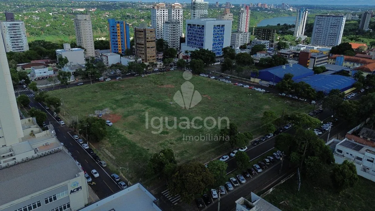 Área de Terra de 16.026m² no Centro em Avenida Brasil de Foz