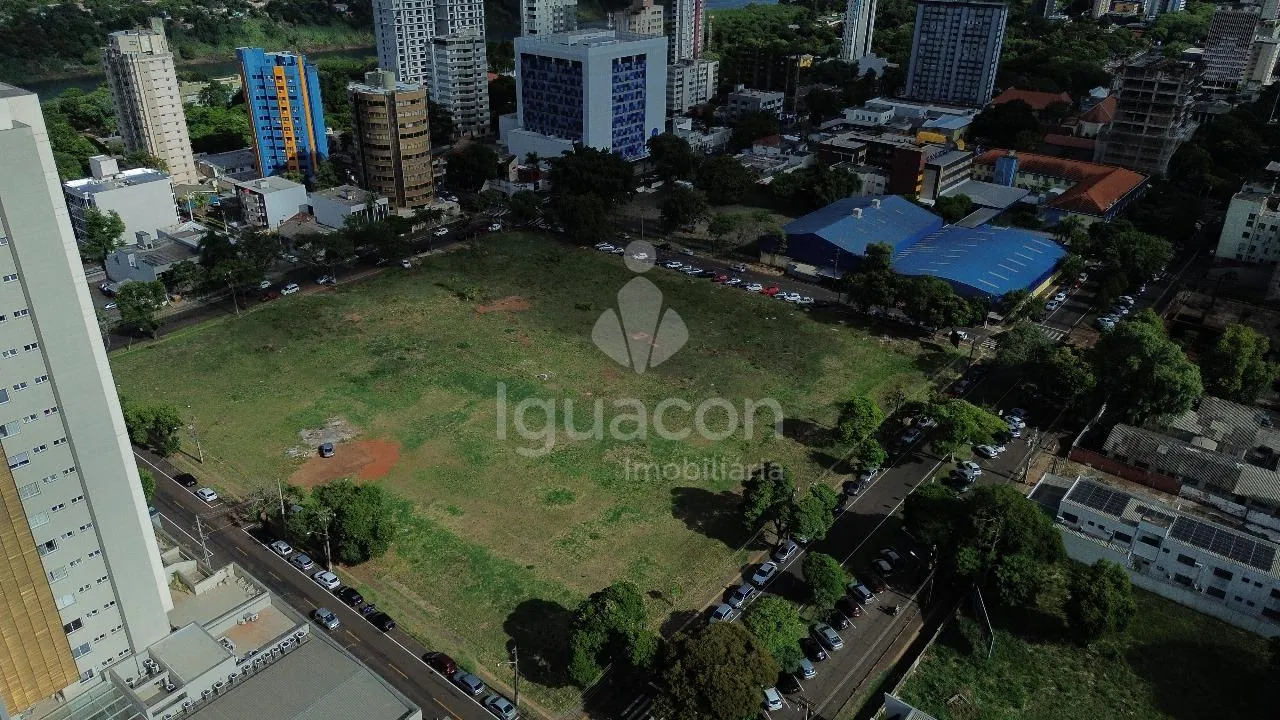 Área de Terra de 16.026m² no Centro em Avenida Brasil de Foz