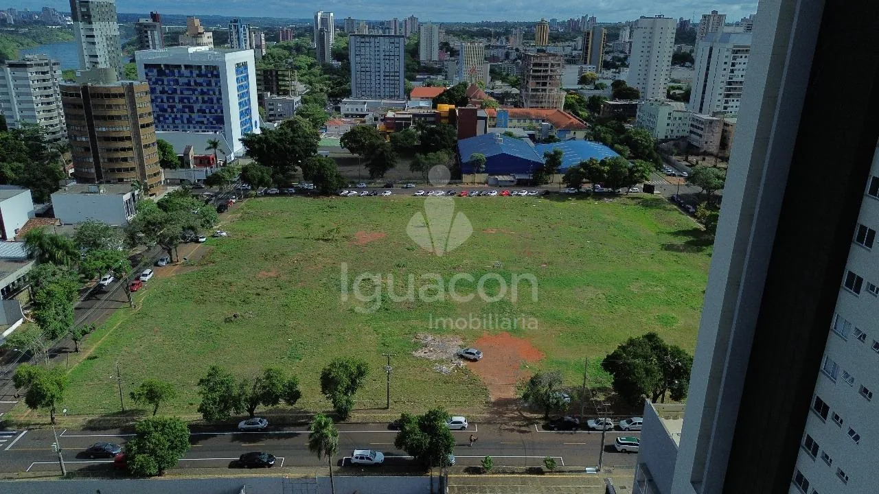 Área de Terra de 16.026m² no Centro em Avenida Brasil de Foz