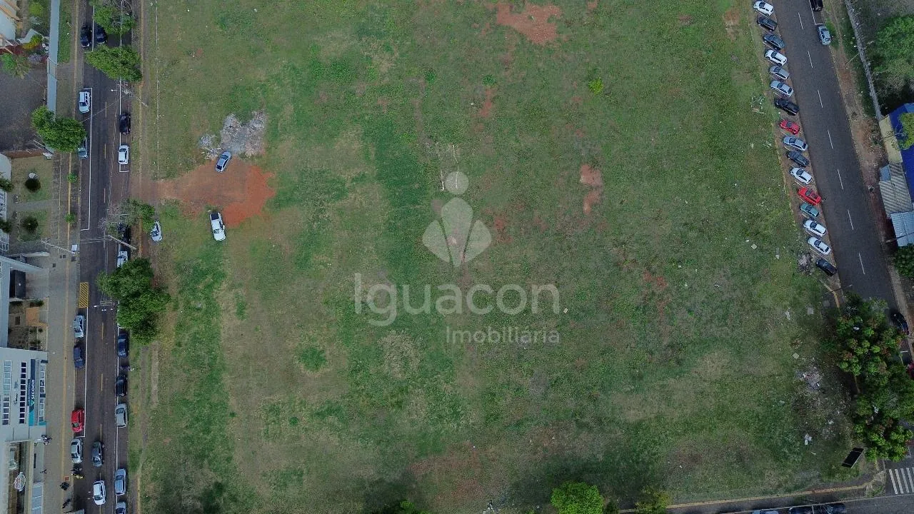 Área de Terra de 16.026m² no Centro em Avenida Brasil de Foz