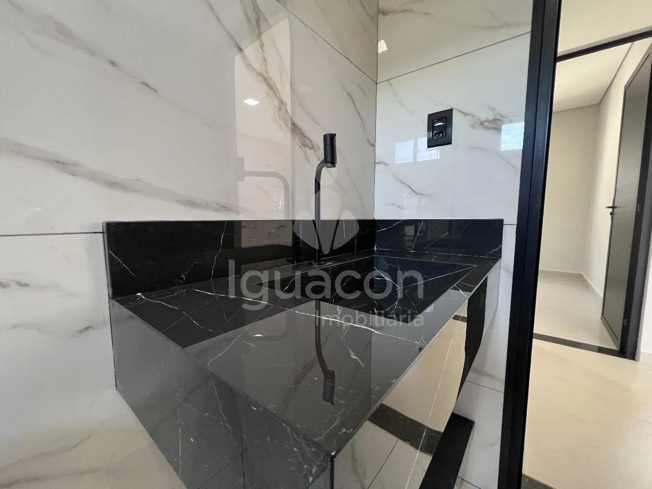 Casa com 02 Dormitórios no Parque Imperatriz próximo Vila A