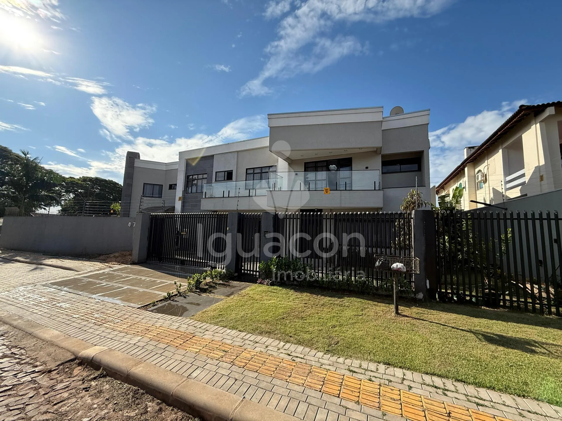 Sobrado Mobiliado com 04 Suites sendo 01 Suite Master e Piscina no Jardim Eliza