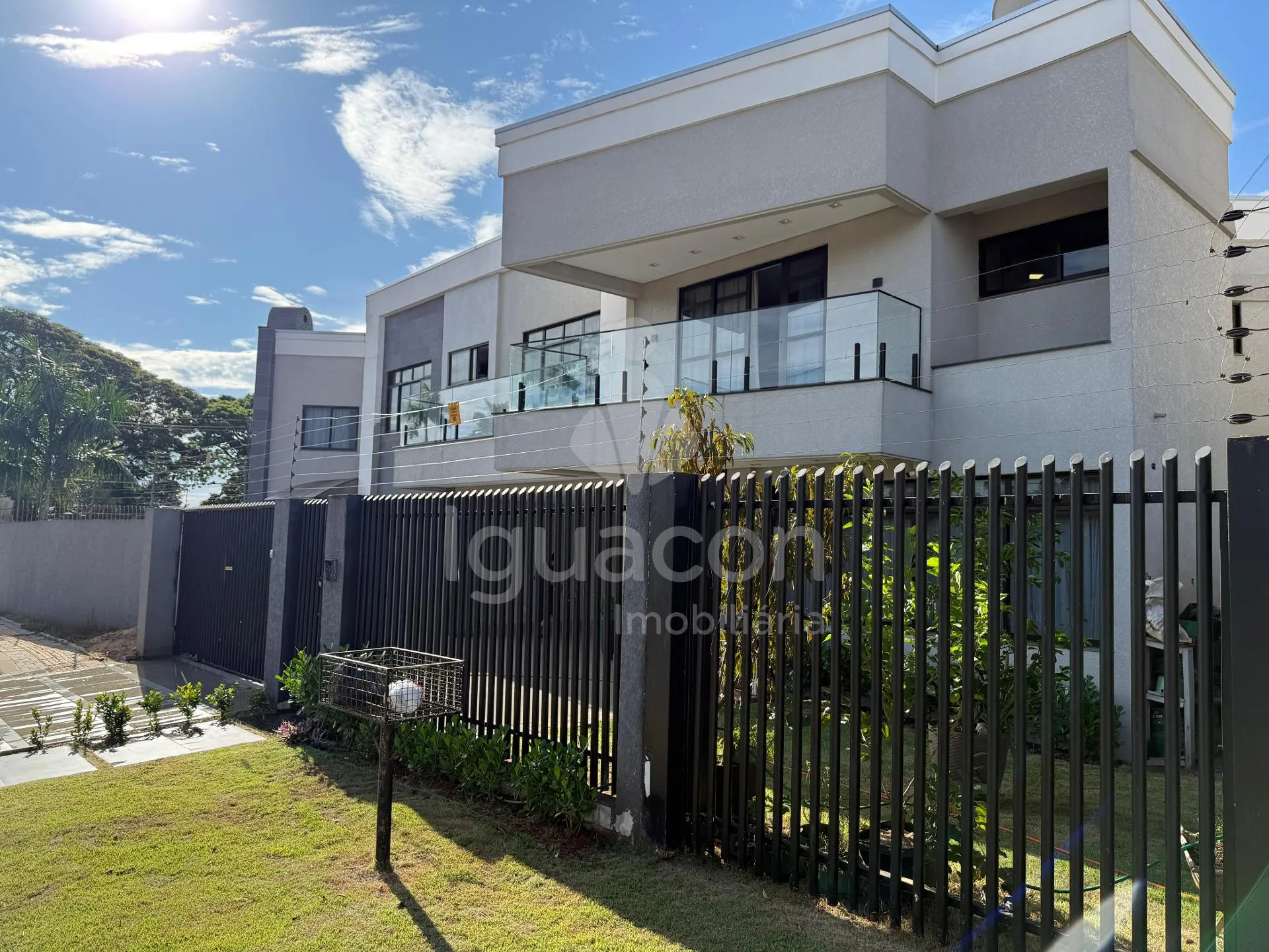 Sobrado Mobiliado com 04 Suites sendo 01 Suite Master e Piscina no Jardim Eliza