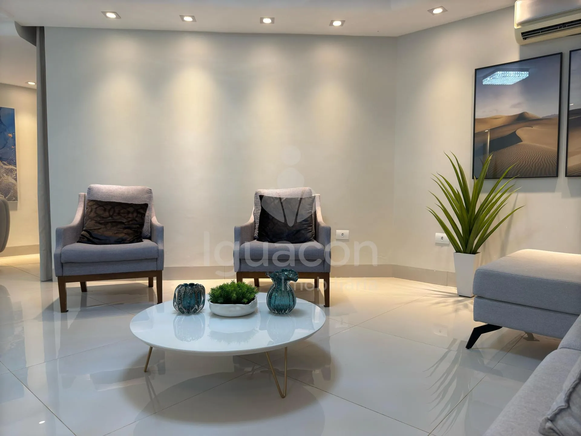 Sobrado Mobiliado com 04 Suites sendo 01 Suite Master e Piscina no Jardim Eliza