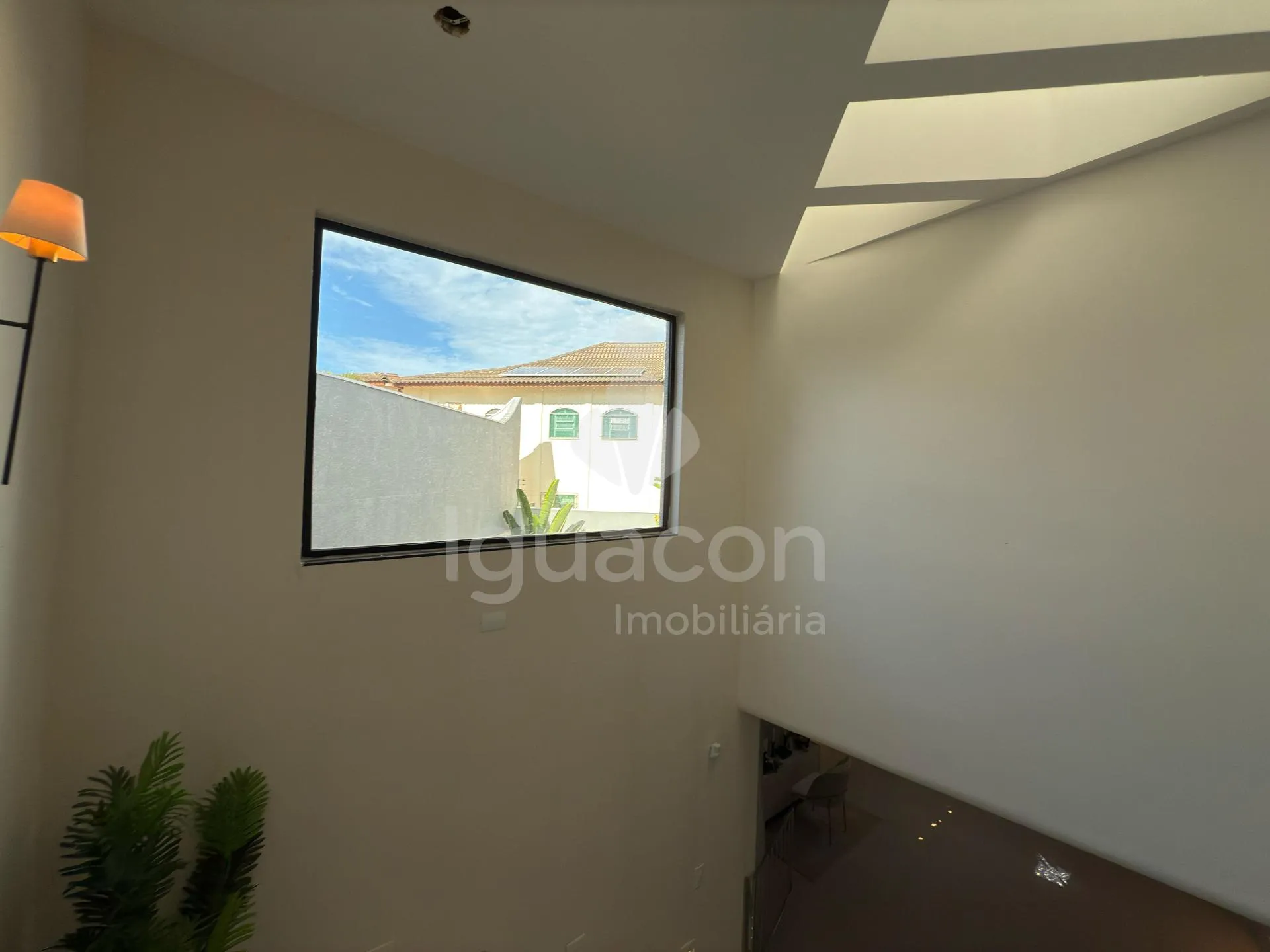 Sobrado Mobiliado com 04 Suites sendo 01 Suite Master e Piscina no Jardim Eliza