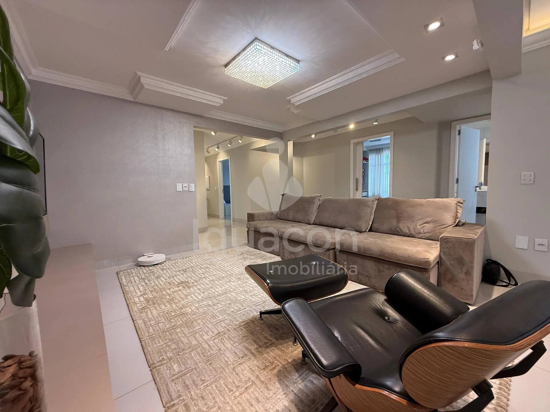 Sobrado Mobiliado com 04 Suites sendo 01 Suite Master e Piscina no Jardim Eliza