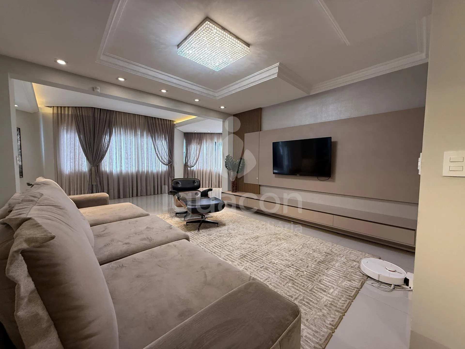 Sobrado Mobiliado com 04 Suites sendo 01 Suite Master e Piscina no Jardim Eliza