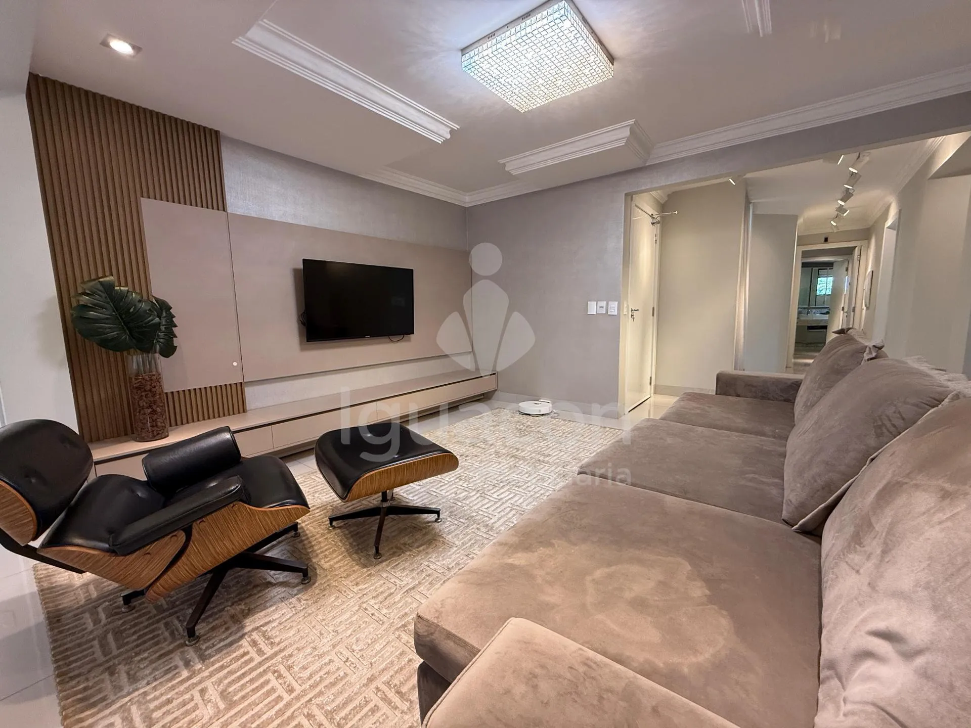 Sobrado Mobiliado com 04 Suites sendo 01 Suite Master e Piscina no Jardim Eliza