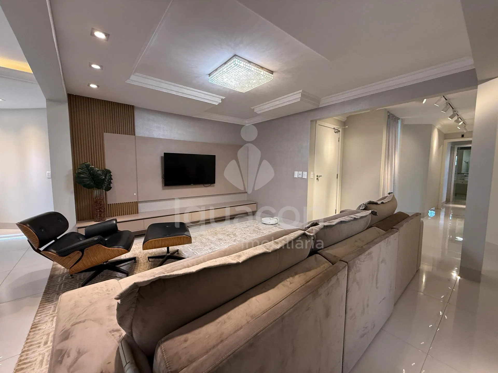 Sobrado Mobiliado com 04 Suites sendo 01 Suite Master e Piscina no Jardim Eliza