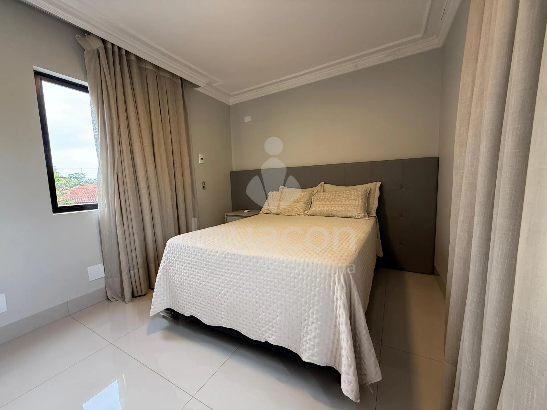 Sobrado Mobiliado com 04 Suites sendo 01 Suite Master e Piscina no Jardim Eliza