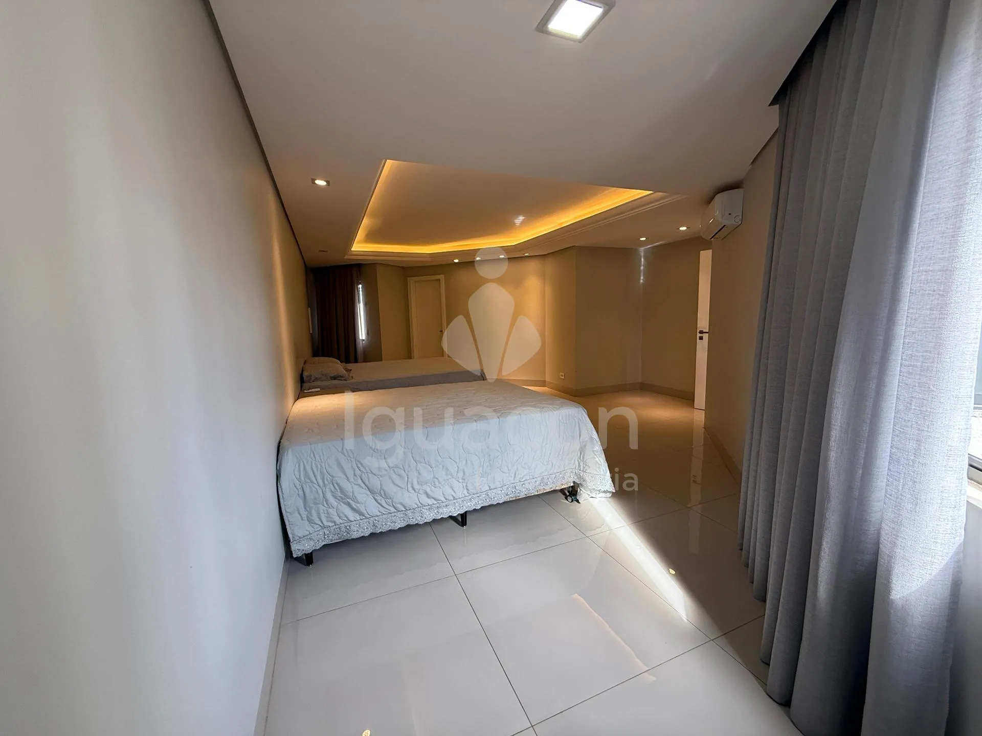 Sobrado Mobiliado com 04 Suites sendo 01 Suite Master e Piscina no Jardim Eliza