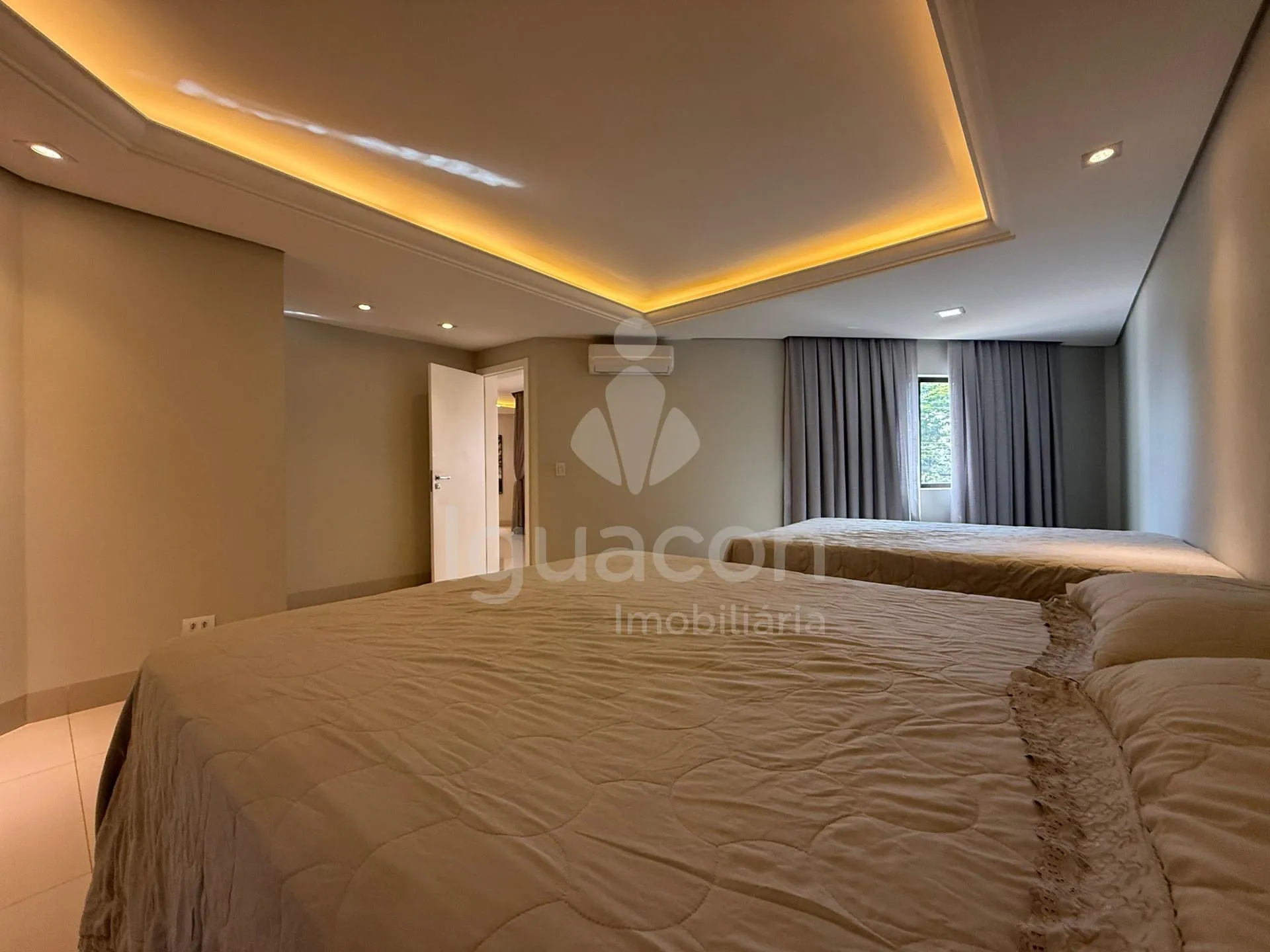 Sobrado Mobiliado com 04 Suites sendo 01 Suite Master e Piscina no Jardim Eliza